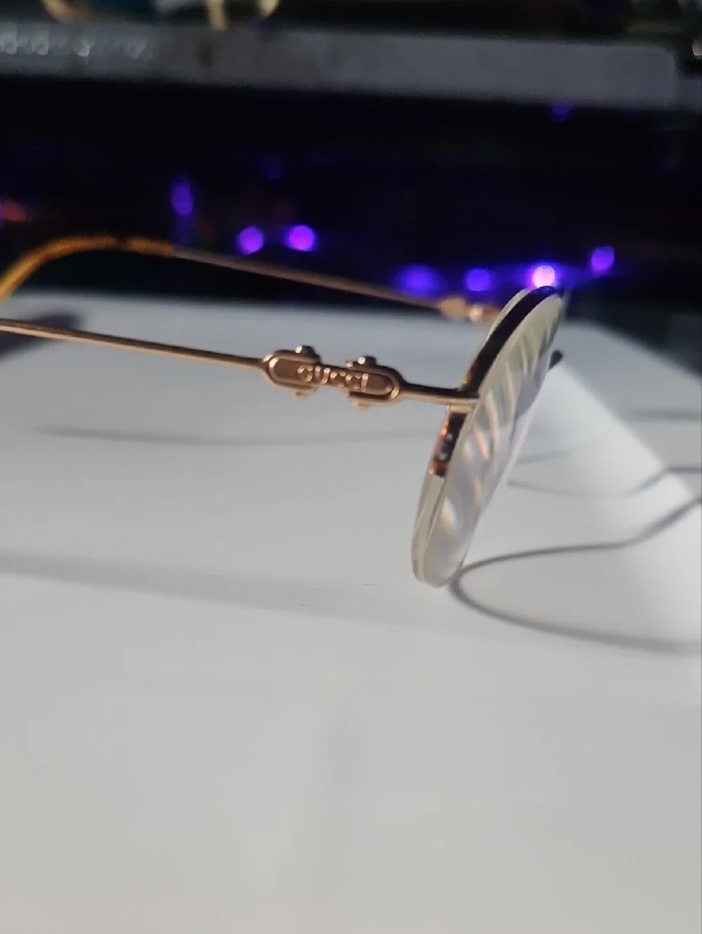 Gucci Round Rim in Gold and Black